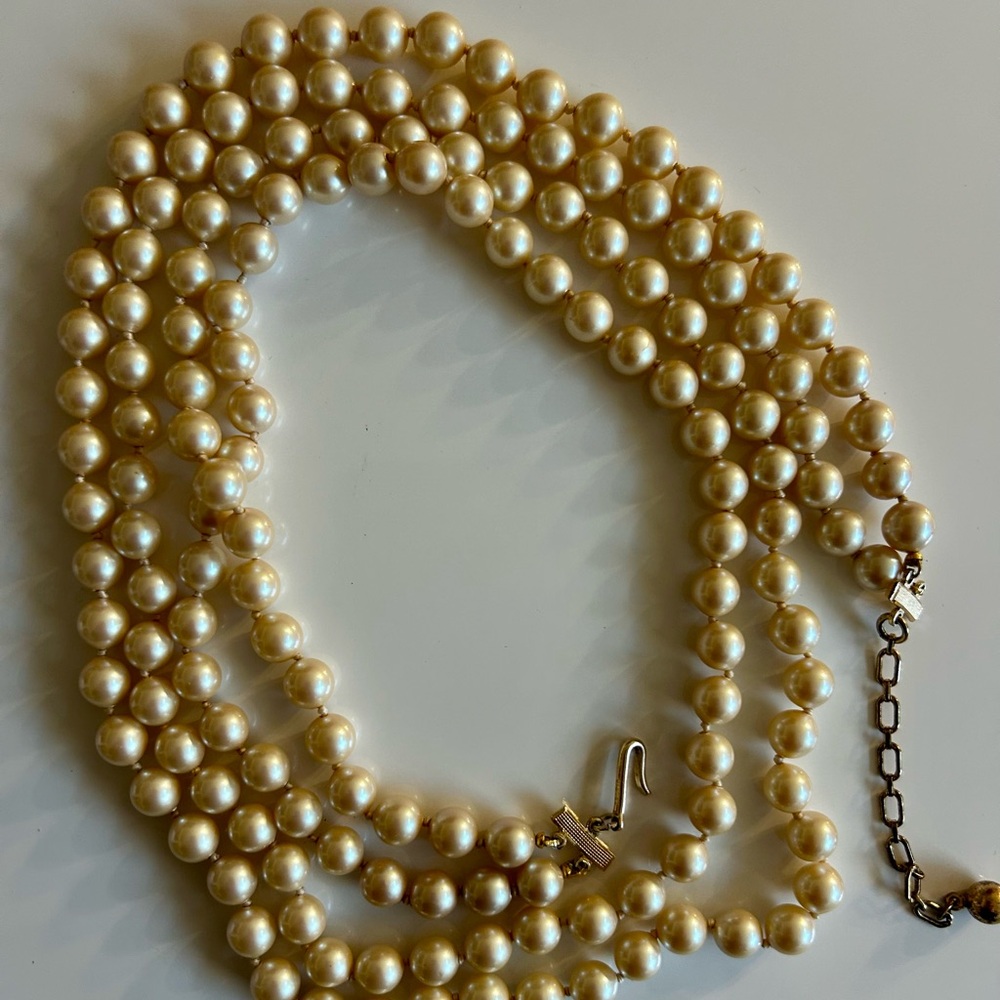 EXQUISITE old vintage JAPAN double strand hand knotted glass pearl necklace